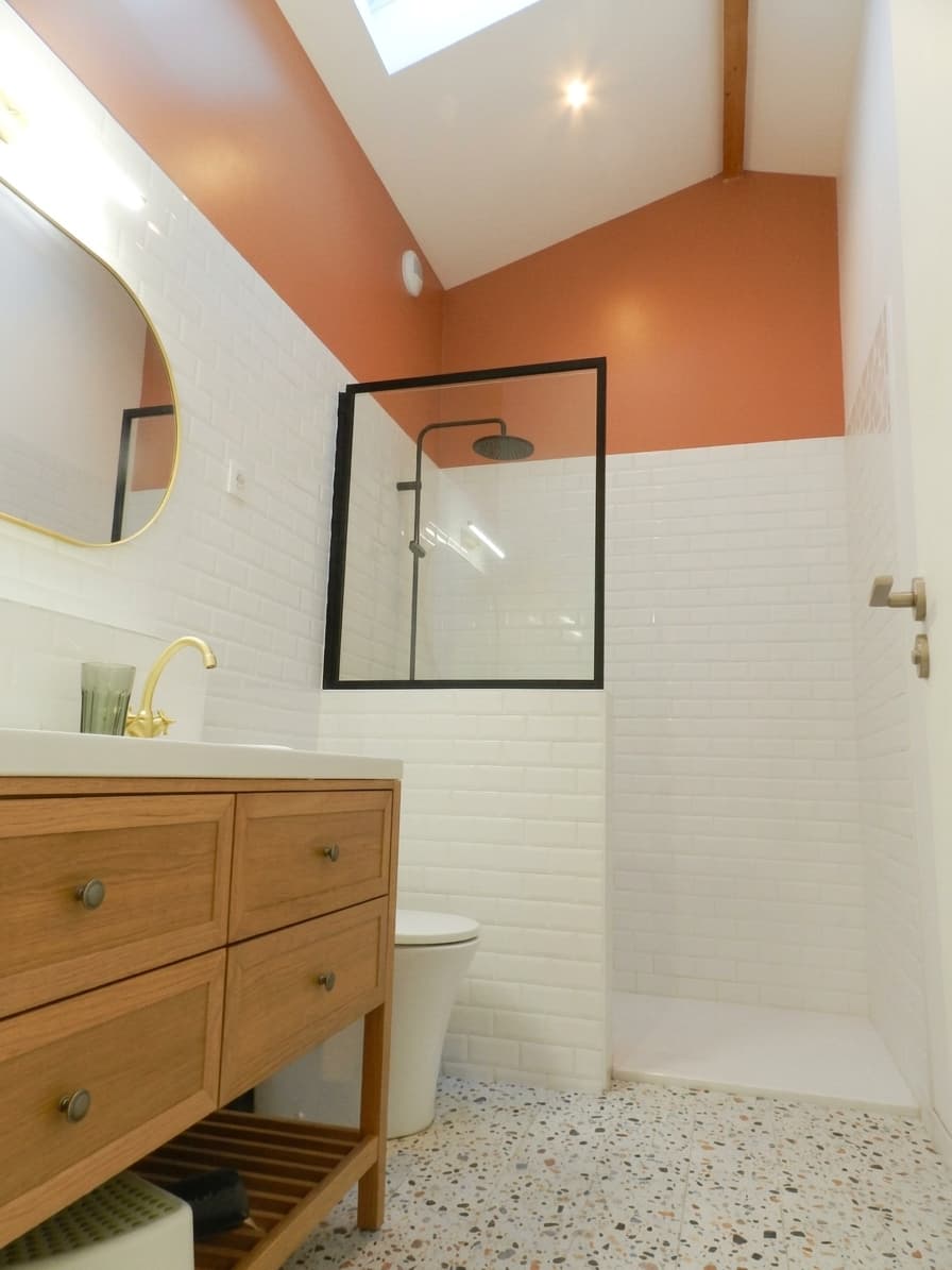 Salle de bain des enfants dans la maison principale